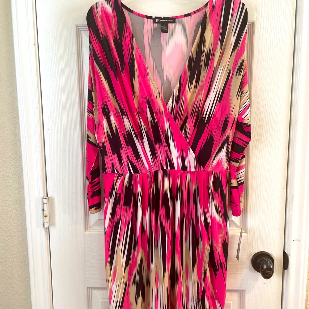 Graphic 3/4 sleeve faux wrap dress